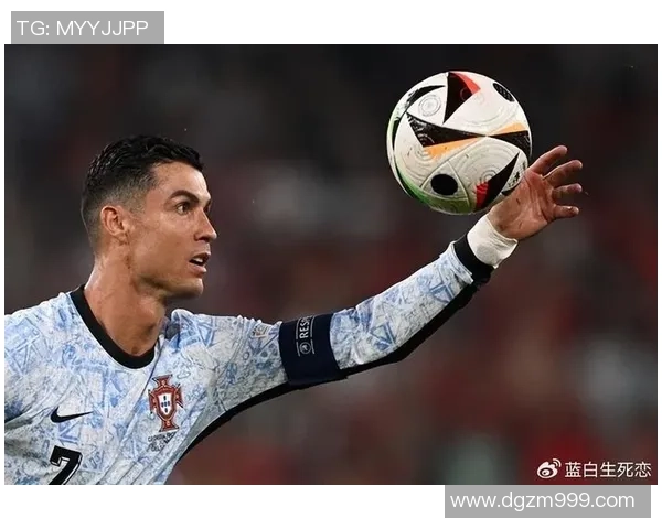 街头偶遇足球明星瞬间捕捉与球迷互动的温馨时刻视频分享