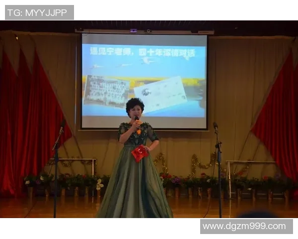 足球明星重温青春岁月与恩师深情对话感人视频分享